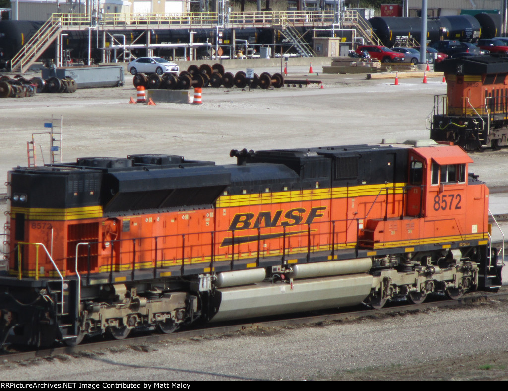 BNSF 8572